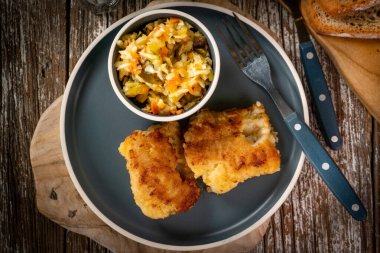 Kızarmış morina filetosu parçaları..