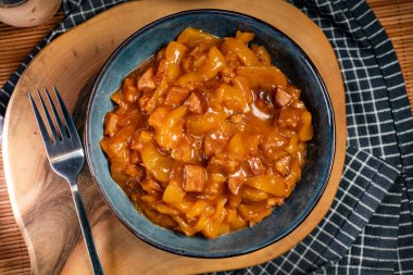 Lecho - biberli ve sosisli lezzetli Macar güveci.