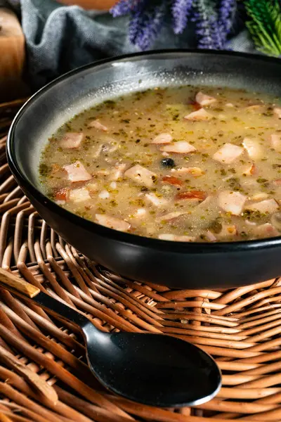 Patates ve sosisli ekşi çorba..