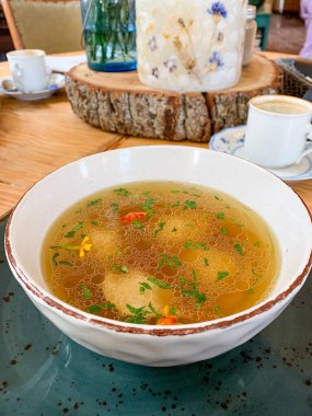 Pelmeni - çorbada kıymalı börek.