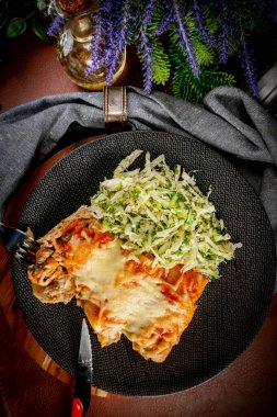 Peynirli krep, Pekin marullu..