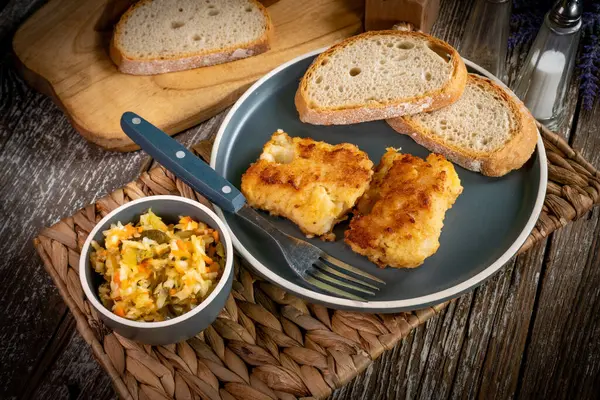 Kızarmış morina filetosu parçaları..