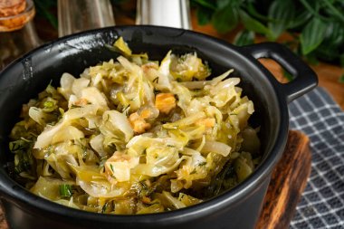 Soğan ve grev ile pişirilmiş lahana en popüler yemeklerden biridir..