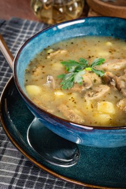 Patates ve sosisli ekşi çorba..