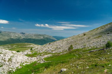 Dinarik Dağları biyolojik çeşitlilik açısından zengindir, engebeli güzellik bakımından ve doğa aşıkları için fantastik yürüyüş yolları..