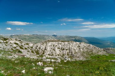 Dinarik Dağları biyolojik çeşitlilik açısından zengindir, engebeli güzellik bakımından ve doğa aşıkları için fantastik yürüyüş yolları..