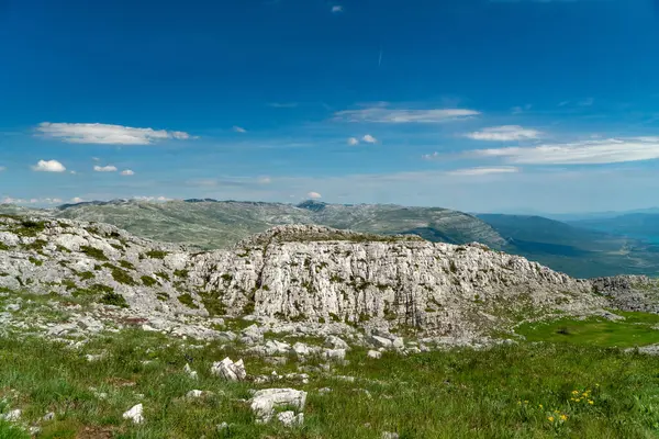Dinarik Dağları biyolojik çeşitlilik açısından zengindir, engebeli güzellik bakımından ve doğa aşıkları için fantastik yürüyüş yolları..