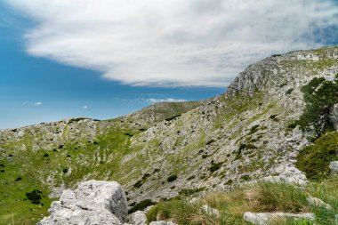 Dinarik Dağları biyolojik çeşitlilik açısından zengindir, engebeli güzellik bakımından ve doğa aşıkları için fantastik yürüyüş yolları..