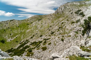 Dinarik Dağları biyolojik çeşitlilik açısından zengindir, engebeli güzellik bakımından ve doğa aşıkları için fantastik yürüyüş yolları..