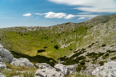 Dinarik Dağları biyolojik çeşitlilik açısından zengindir, engebeli güzellik bakımından ve doğa aşıkları için fantastik yürüyüş yolları..