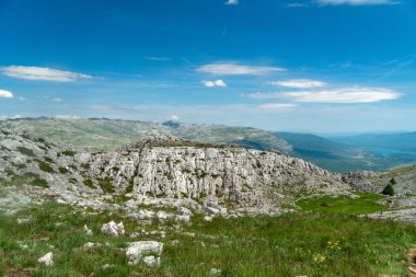 Dinarik Dağları biyolojik çeşitlilik açısından zengindir, engebeli güzellik bakımından ve doğa aşıkları için fantastik yürüyüş yolları..