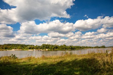 Polonya 'nın en uzun nehri Kazimierz Dolny yakınlarında.