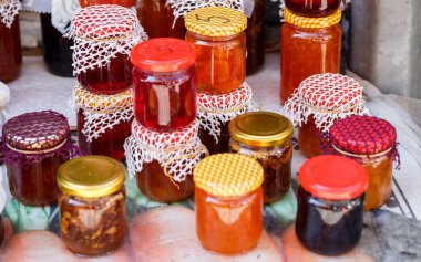 meyve reçeli varisli kavanozlar