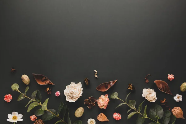 Najaar Winter Concept Met Gedroogde Bloemen Takken Van Eucalyptus Bladeren — Stockfoto