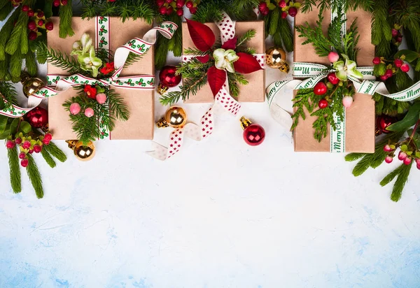 Рождественский Фон Подарочными Коробками Украшения Вид Сверху — стоковое фото