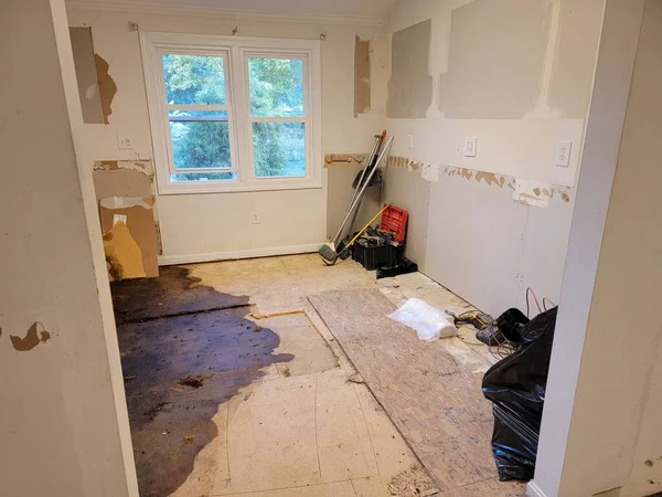 Leak Kitchen Floor Found Construction Fotos De Stock Sin Royalties Gratis