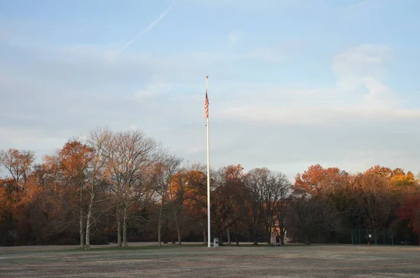 Asta Bandera Parque Caza Con Hierba Árboles Virginia — Foto de Stock