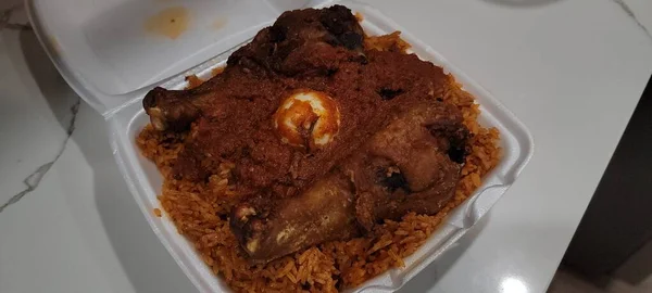 Ghana Pollo Fritto Pollame Con Riso Piccante Uova — Foto Stock