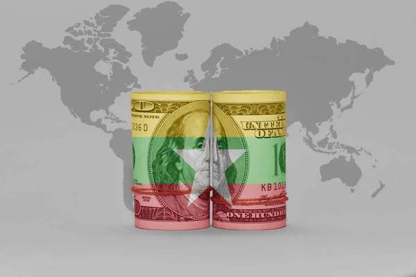 Dolar Üzerinde Milli Miyanmar Bayrağı Gri Dünya Haritasında Banknot Illüstrasyon — Stok fotoğraf