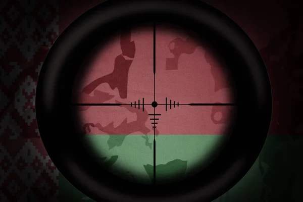 Âmbito Sniper Destinado Bandeira Nacional Belarus Fundo Textura Cáqui Conceito — Fotografia de Stock