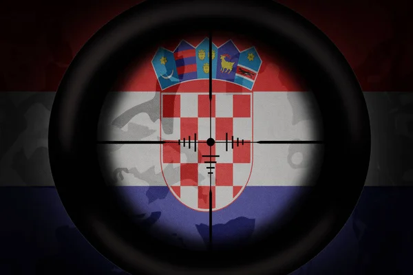 Âmbito Sniper Destinado Bandeira Nacional Croácia Sobre Fundo Textura Cáqui — Fotografia de Stock