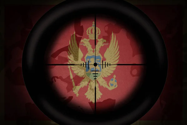 Снайпера Спрямований Національний Прапор Чорногорії Тлі Текстури Хакі Військова Концепція — стокове фото