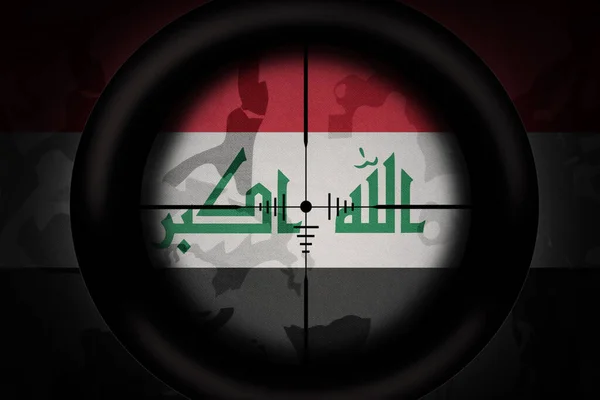 カーキテクスチャの背景にイラクの国旗を狙った狙撃手のスコープ 軍の概念だ 3Dイラスト — ストック写真