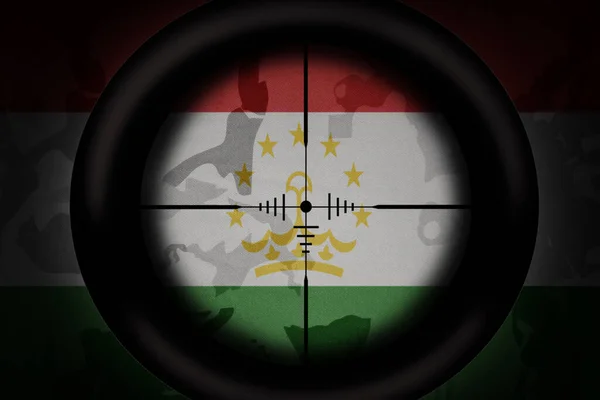 Âmbito Sniper Destinado Bandeira Nacional Tajiquistão Sobre Fundo Textura Cáqui — Fotografia de Stock