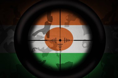 Keskin nişancı arka planda Japon bayrağına nişan almıştı. Askeri kavram. 3d illüstrasyon