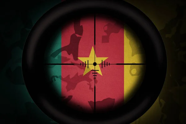 Sniper Scope Aimed National Flag Cameroon Khaki Texture Background Military — Stock Photo, Image