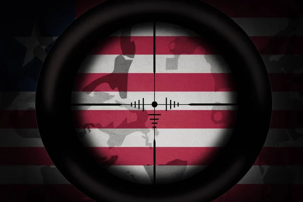Âmbito Sniper Destinado Bandeira Nacional Libéria Sobre Fundo Textura Cáqui — Fotografia de Stock