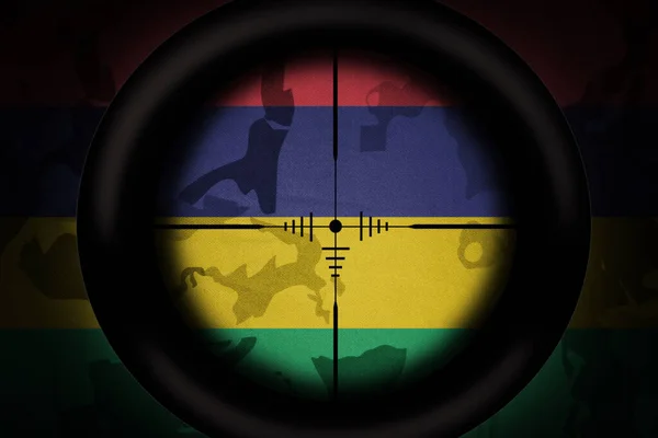 Âmbito Sniper Destinado Bandeira Nacional Mauritius Fundo Textura Cáqui Conceito — Fotografia de Stock