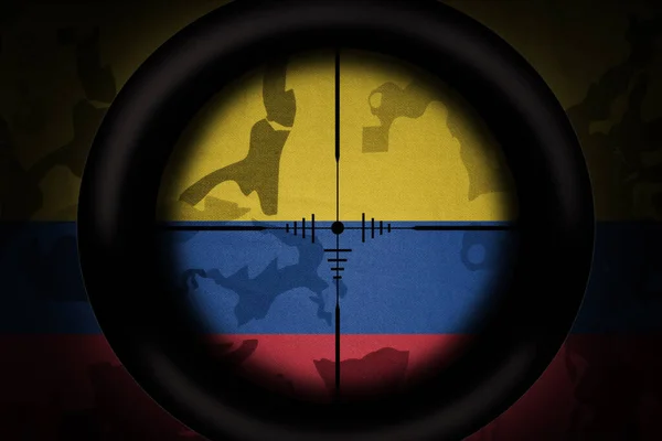 カキのテクスチャの背景にコロンビアの国旗を狙った狙撃手のスコープ 軍の概念だ 3Dイラスト — ストック写真