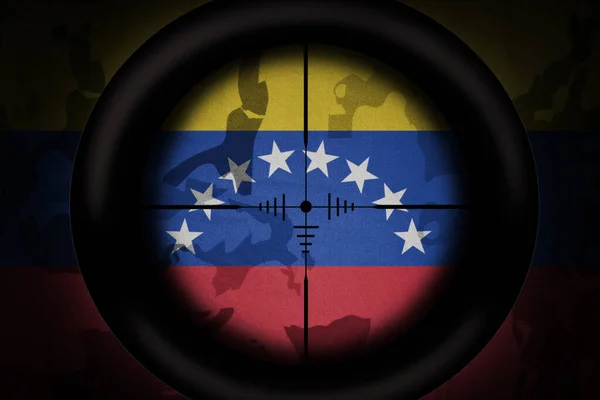 カーキテクスチャの背景にベネズエラの国旗を狙った狙撃手のスコープ 軍の概念だ 3Dイラスト — ストック写真