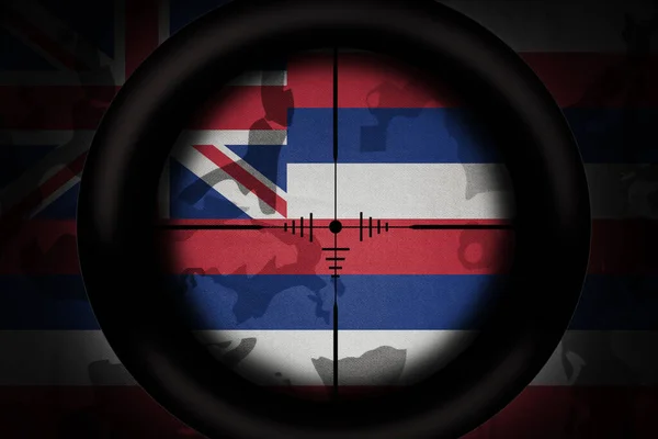 Черный Снайперский Прицел Нацеленный Флаг Штата Гавайи Текстурном Фоне Хаки — стоковое фото