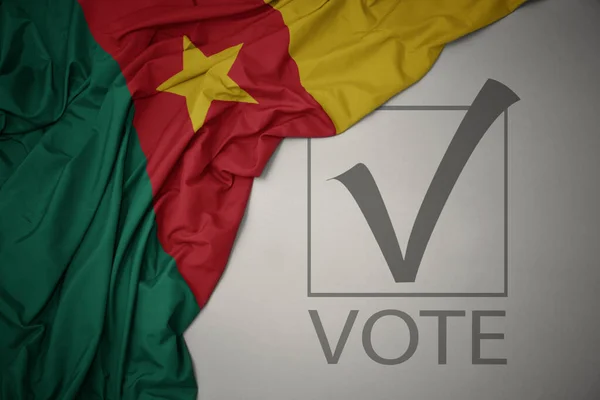Ondeando Colorida Bandera Nacional Camerún Sobre Fondo Gris Con Voto — Foto de Stock