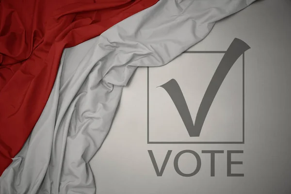 Махаючи Барвистим Національним Прапором Індонезії Сірому Фоні Текстовим Голосуванням Концепція — стокове фото