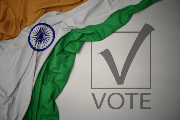 Machanie Kolorową Flagą Narodową Indii Szarym Tle Głosowaniem Tekstowym Koncepcja — Zdjęcie stockowe