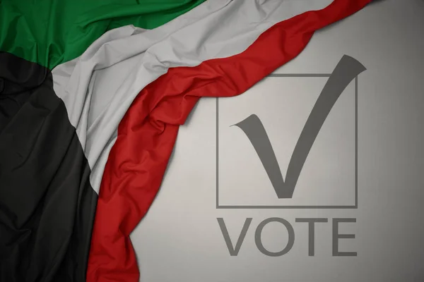 Machanie Barwną Flagą Narodową Kuwait Szarym Tle Głosowaniem Tekstowym Koncepcja — Zdjęcie stockowe