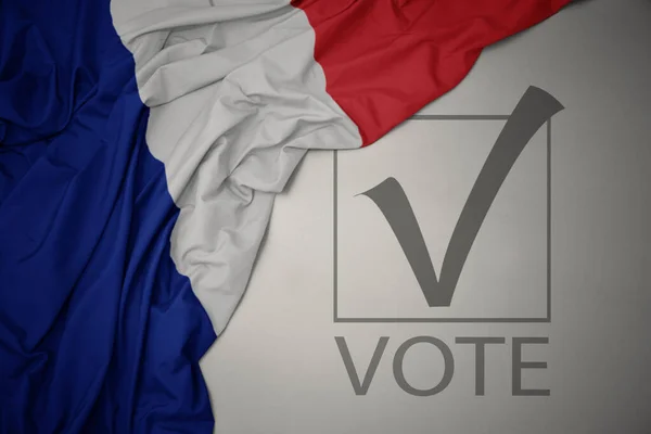 Махаючи Барвистим Національним Прапором Франції Сірому Фоні Текстовим Голосуванням Концепція — стокове фото