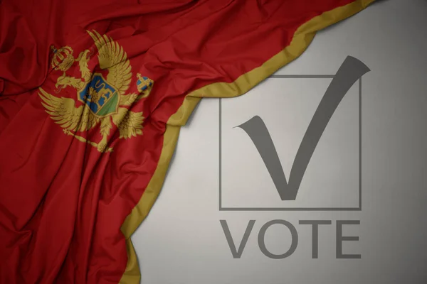 Махаючи Барвистим Національним Прапором Чорногорії Сірому Фоні Текстовим Голосуванням Концепція — стокове фото