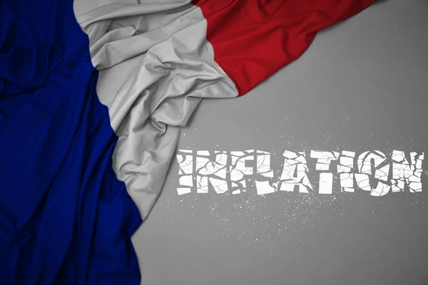 Размахивая Красочным Национальным Флагом Франции Сером Фоне Разбитой Текстовой Инфляцией — стоковое фото