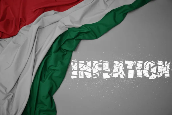 Sventolando Bandiera Nazionale Colorata Ungherese Uno Sfondo Grigio Con Inflazione — Foto Stock