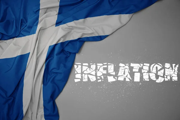 Acenando Colorido Bandeira Nacional Escócia Fundo Cinza Com Inflação Texto — Fotografia de Stock