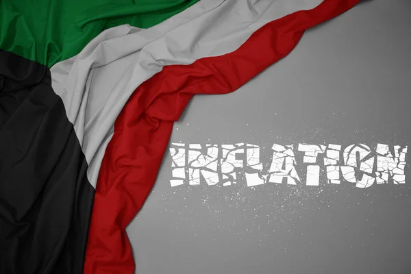 Ondeando Colorida Bandera Nacional Kuwait Sobre Fondo Gris Con Inflación — Foto de Stock