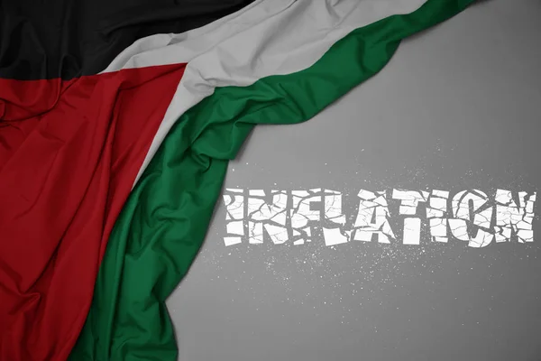 Acenando Bandeira Nacional Colorida Palestina Fundo Cinza Com Inflação Texto — Fotografia de Stock