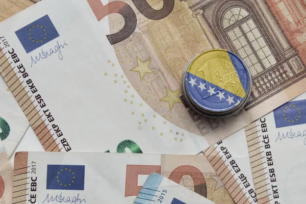 欧元硬币与波斯尼亚和黑塞哥维那国旗上欧元钱纸币背景 — 图库照片