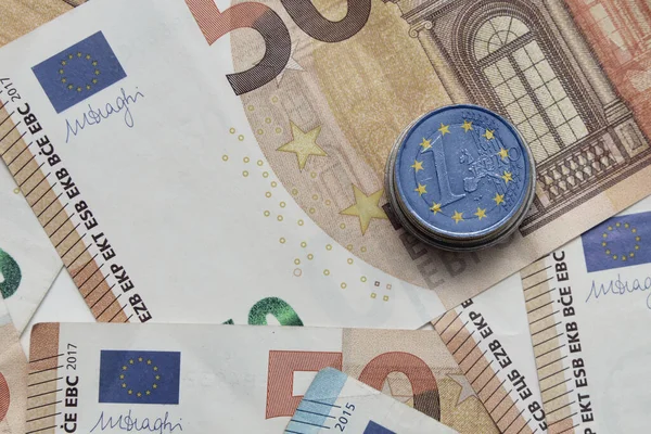 Euromynt Med Europeiska Unionens Nationella Flagga Eurosedlarnas Bakgrund — Stockfoto
