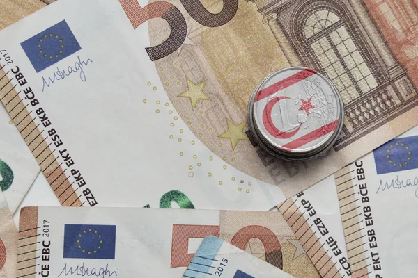 Euromünze Mit Nationalflagge Nordzyperns Auf Dem Hintergrund Der Euro Banknoten — Stockfoto
