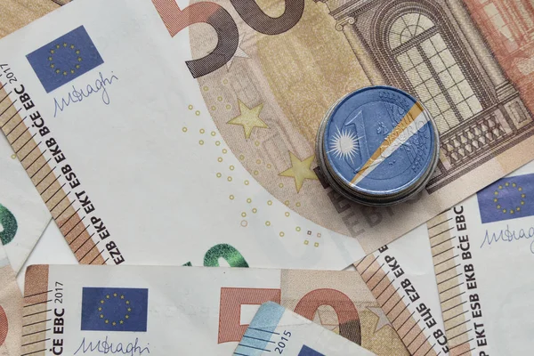 Euromynt Med Marshallöarnas Nationella Färgglada Flagga Eurosedlarnas Bakgrund — Stockfoto